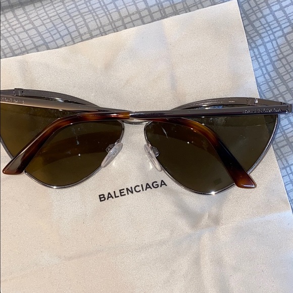 Balenciaga cat-eye sunglasses 😎 - Picture 5 of 6